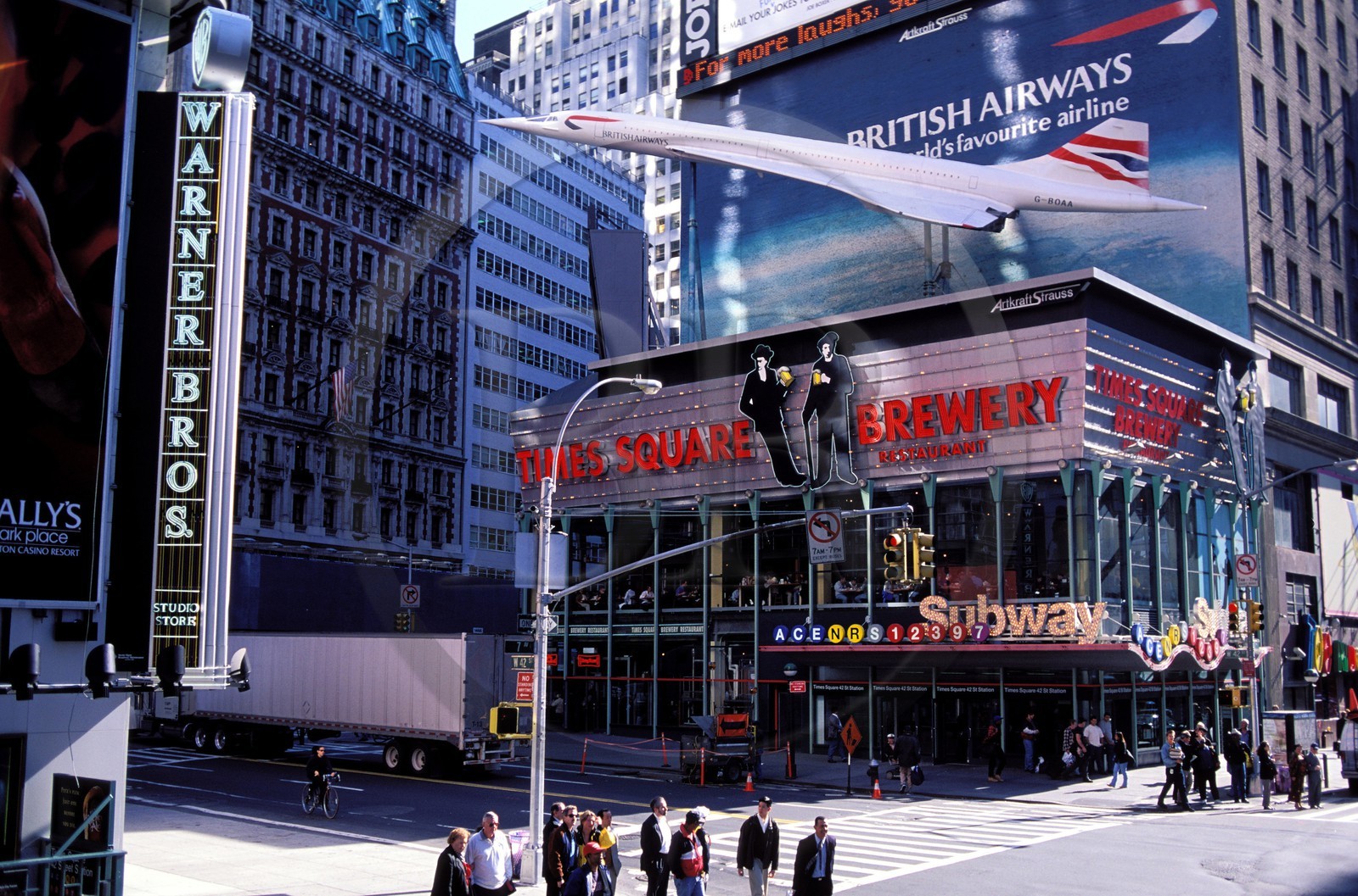 Etats-Unis, New York, Manhattan, Times Square, 42éme rue, Brasserie et modèle du concorde