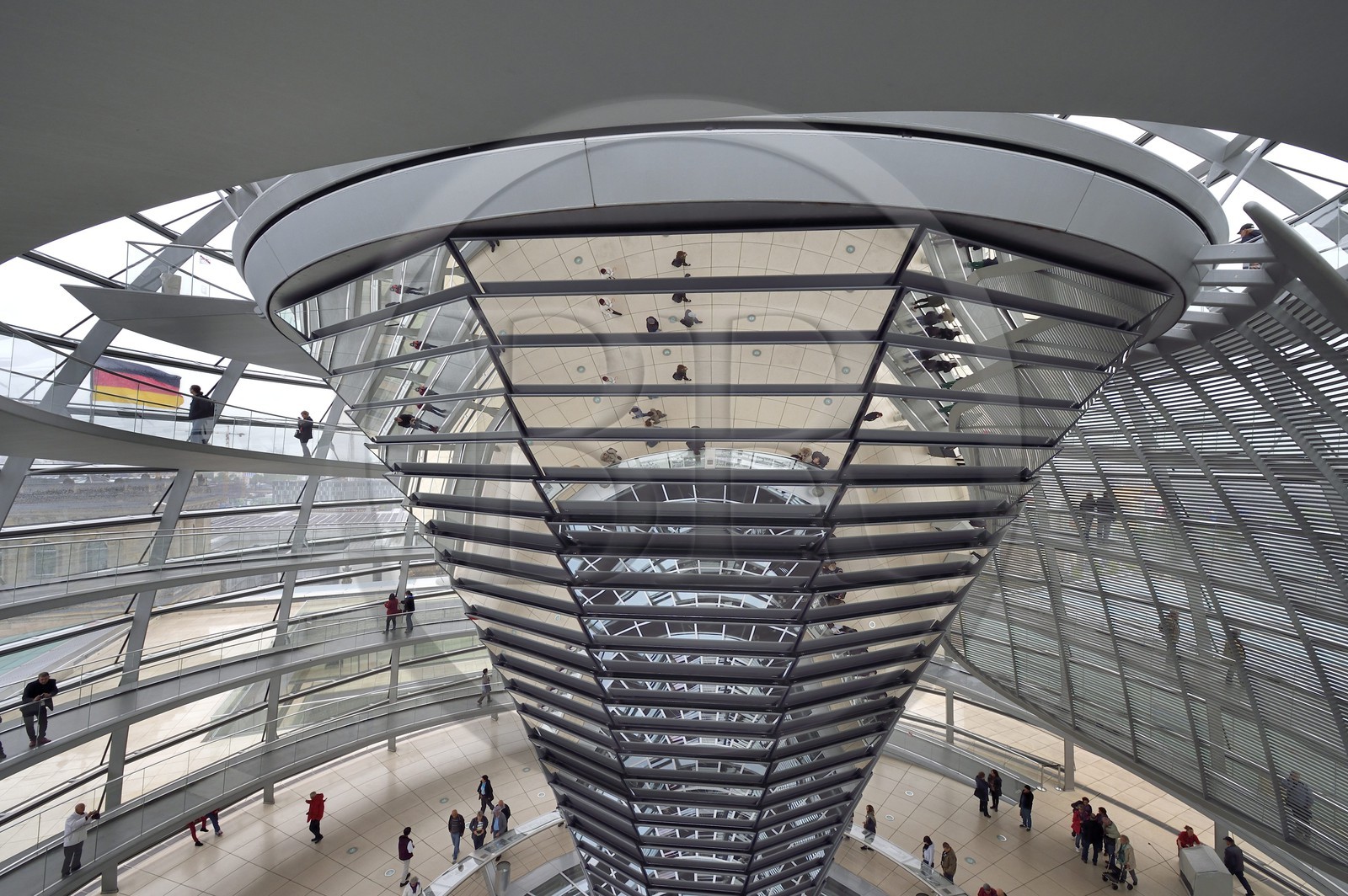 Allemagne, Berlin, Reichstag, dome en verre du Bundestag (parlement allemand depuis 1999) de l'architecte Sir Norman Foster
