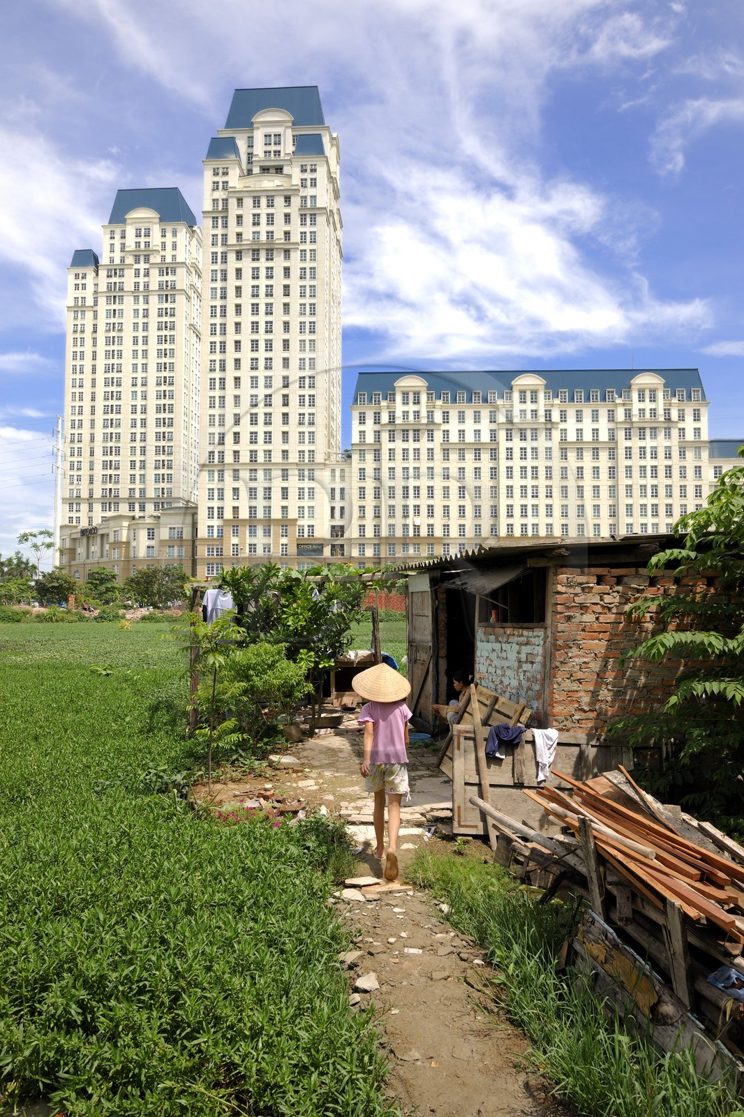 Vietnam, Hanoï, quartier de Cau Giay, nouveaux immeubles de luxe The Manor construit dans des anciennes rizières