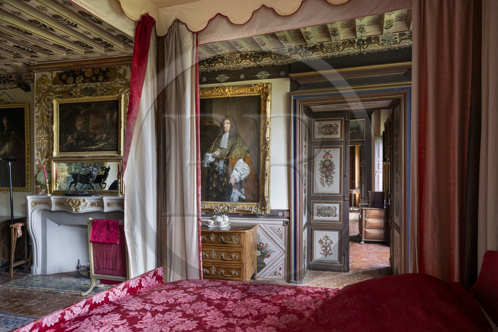 France, Côte-d'Or (21), Epoisses, le château d'Epoisses, chambre dont dispose Madame de Sévigné avec le portrait de Guillaume de Guitaut ami du Prince de Condé