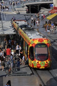 France, Hérault (34), Montpellier, centre historique, l'Ecusson, tramway sur la place de la Comédie