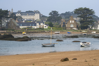 France, Cotes-d'Armor, Cote de Granit Rose, Trégastel, Renote island, the beach at low tide, the former convent-hotel Le Castel Sainte-Anne in the background