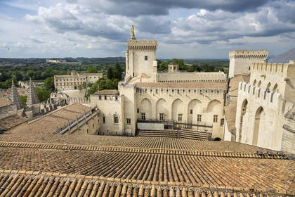 France, Vaucluse, Avignon, Palais des Papes (Palace of the Popes) listed as World heritage by UNESCO, Fort Saint-André in Villeneuve les Avignon in the background