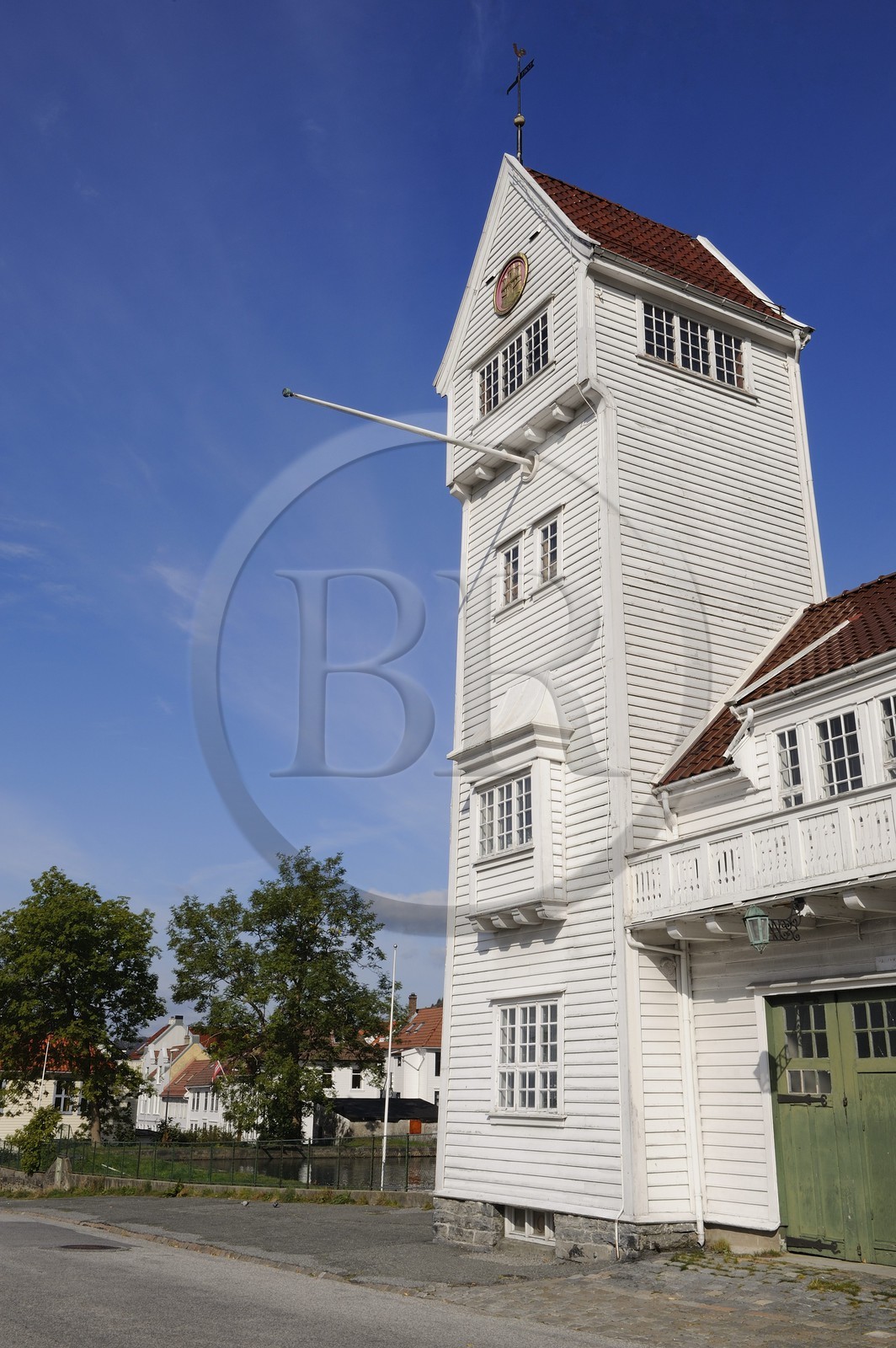 Norway, Hordaland, Bergen, wooden houses in the district of Sandviken, old firehouse