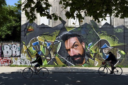 France, Charente-Maritime, La Rochelle, mural by LES FRERES COULURES rue de l'Armide