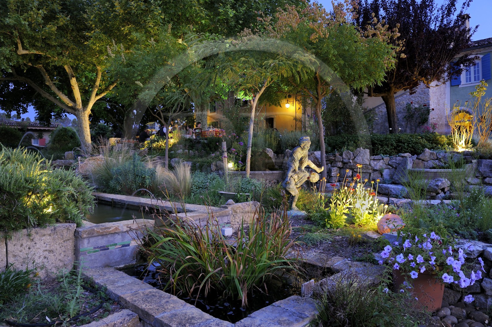 France, Var (83), Provence Verte, Bras, vers Saint-Maximin-la-Sainte-Baume, la maison d'hôtes Le Peyrourier une campagne en Provence