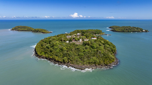 France, Guyane, Kourou, Iles du Salut, trois iles la composent, l'Ile Royale au centre, l'Ile du Diable à gauche et l'Ile Saint-Joseph à droite (vue aérienne)