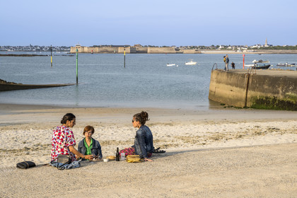 France, Morbihan,Lorient harbour, Larmor-Plage, Pointe des Blagueurs and Port-Louis in the background at the end of Port-Maria beach