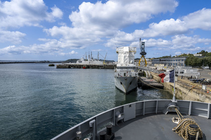 France, Finistère (29), Brest, l'arsenal, la Rade-Abri du port militaire base navale de la Marine nationale depuis le  BSAM Garonne