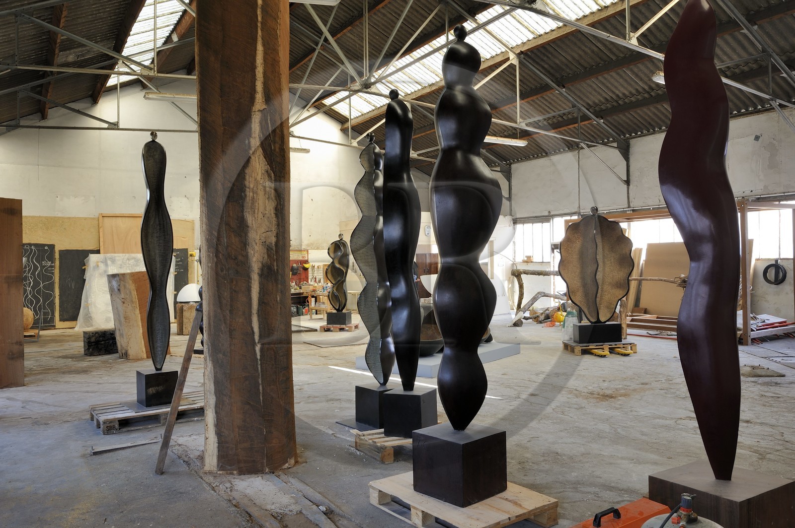 France, Calvados (14), Orbec, sculptures d'Axel Cassel