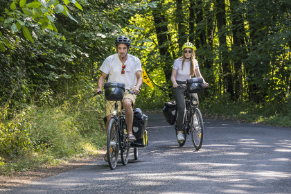 France, Maine-et-Loire, Loire valley listed as World Heritage by UNESCO, Saumur towards Saint-Hilaire, cycling on the banks of the Loire, bike with a trailer carrying camping equipment