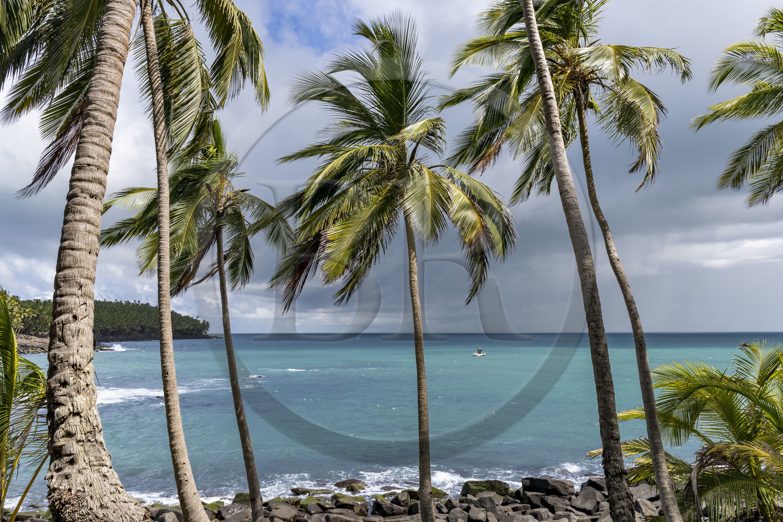 France, Guyane, Kourou, Iles du Salut, l'Ile Royale, arrivée d'une tempête en arrière plan