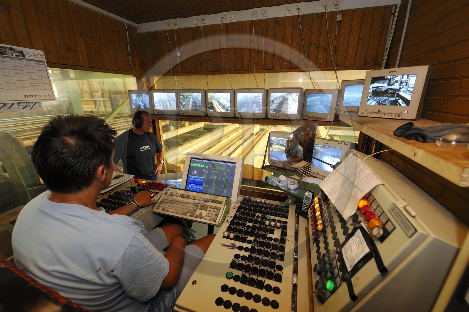 France, Moselle (57), scierie Abreschviller Sciages, poste de commande informatisé