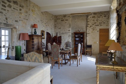 France, Vaucluse (84), Parc Naturel Regional du Luberon, Lacoste, chateau de Lacoste, une des residences du Marquis de Sade et de nos jours propriété de Pierre Cardin