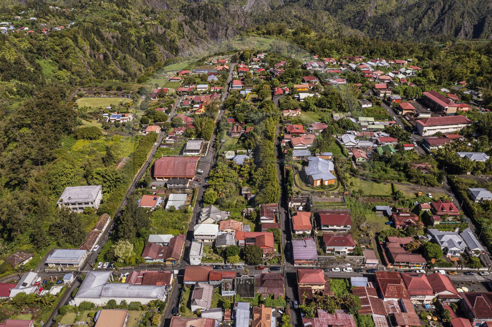 France, Ile de la Reunion, Cirque de Salazie, classé Patrimoine Mondial de l'UNESCO, Hell-Bourg, labellisé les Plus Beaux Villages de France (vue aérienne)