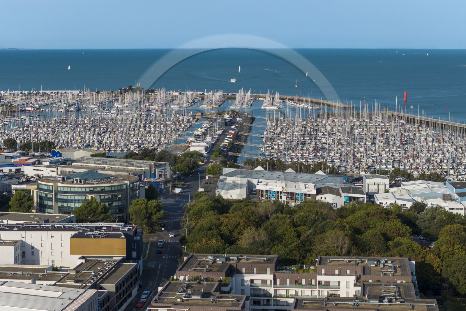 France, Charente-Maritime (17), La Rochelle, voiliers à quai dans le Port des Minimes (vue aérienne)