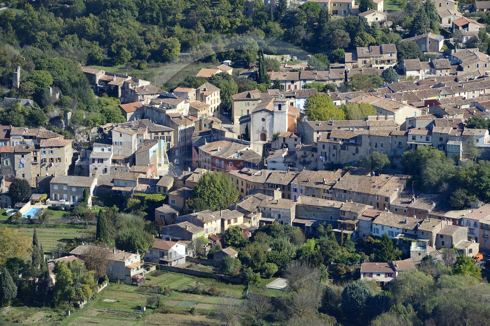 France, Var (83), Provence Verte, le village de Bras vers Saint-Maximin-la-Sainte-Baume (vue aérienne)