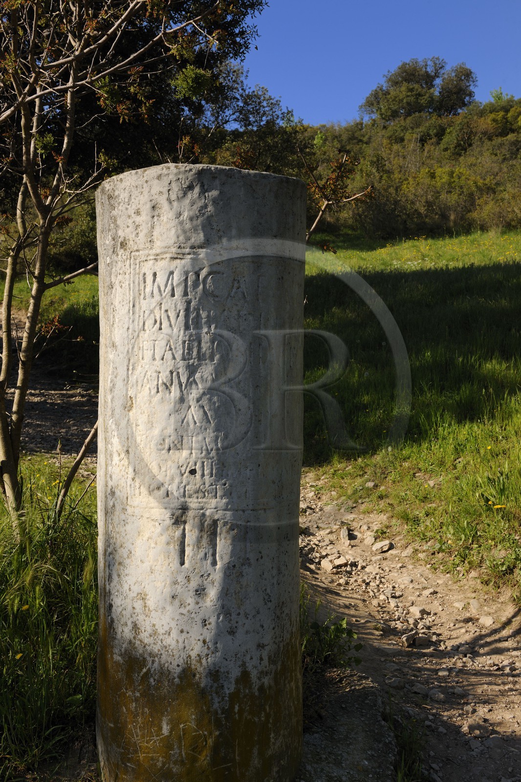 France, Hérault (34), près de Lunel, Oppidum d'Ambrussum ancien oppidum gaulois situé sur la Voie Domitienne (Via Domitia), borne milliaire romaine
