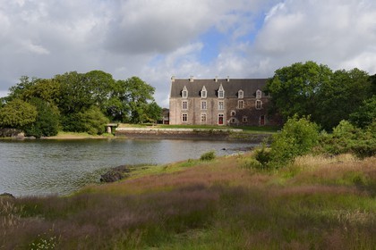 France, Morbihan (56), forêt de Brocéliande, Concoret, le château de Comper qui abrite les expositions du Centre de l'imaginaire arthurien
