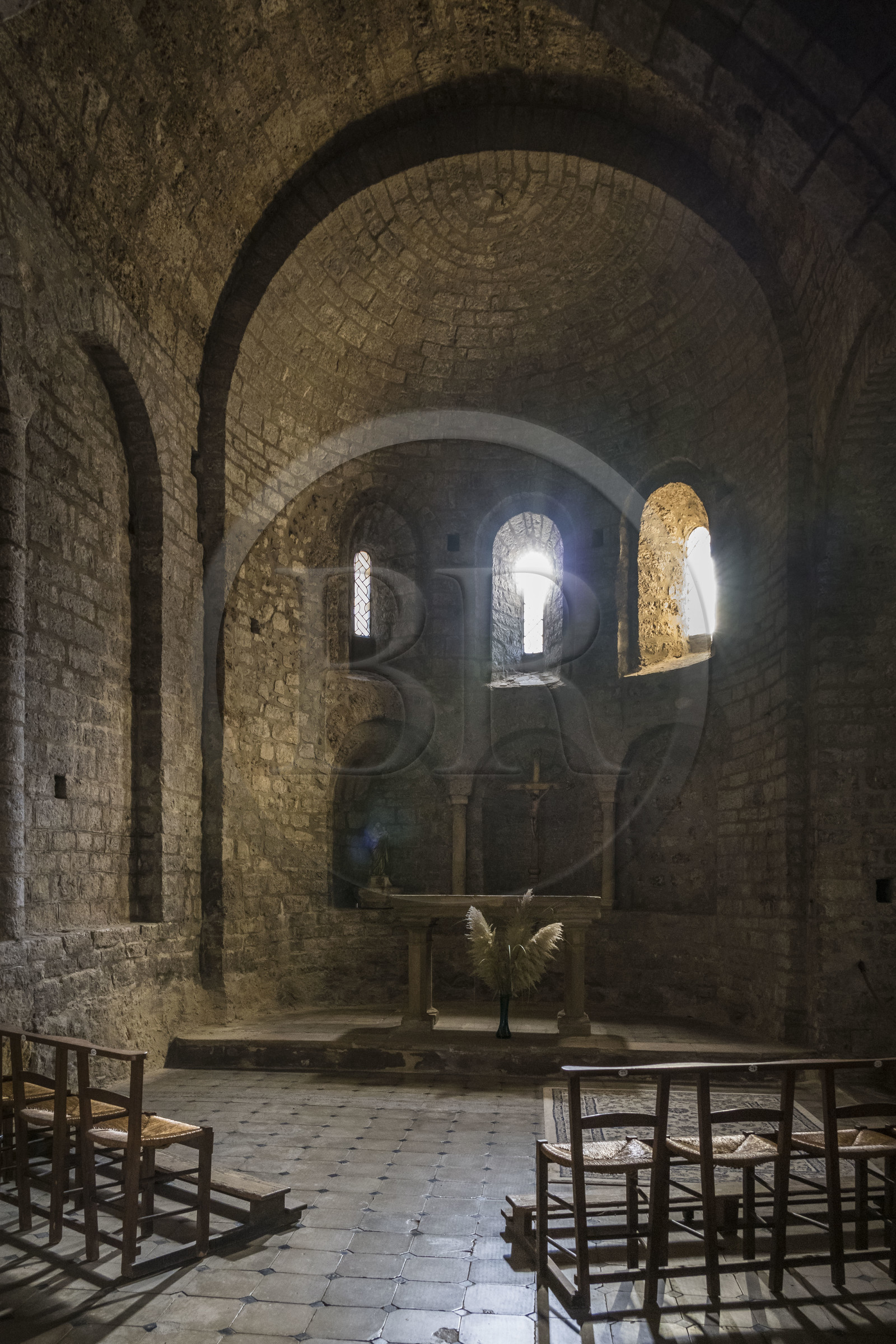 France, Hérault (34), Causses et les Cévennes, paysage culturel de l'agro-pastoralisme méditerranéen, classés Patrimoine Mondial de l'UNESCO, Saint-Guilhem-le-Désert, labellisé Les Plus Beaux Villages de France, l'abbaye de Gellone du IXème siècle, l'église abbatiale
