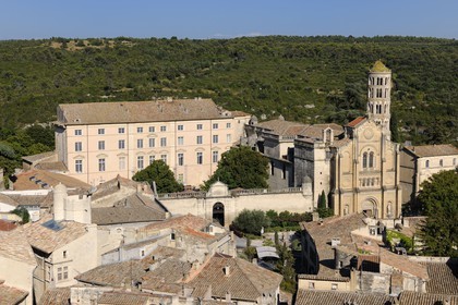 France, Gard (30), Uzès, l'ancien Évêché à gauche et la cathédrale Saint-Théodorit avec sa tour Fenestrelle