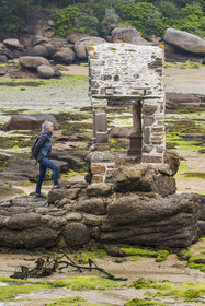 France, Cotes-d'Armor, Cote de Granit Rose, Perros-Guirec, Ploumanac'h, Saint-Guirec oratory on Saint-Guirec beach at low tide