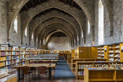 Espagne, Catalogne, Barcelone, quartier de El Raval, l'ancien Hôpital de la Sainte-Croix (hospital Sant Pau - Santa Creu) de style gothique catalan, aujourd'hui bibliothèque de Catalogne