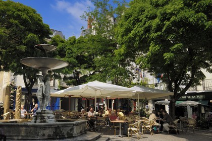 France, Indre et Loire (37), Vallée de la Loire classée Patrimoine Mondial de l'UNESCO, Chinon, place de la Fontaine