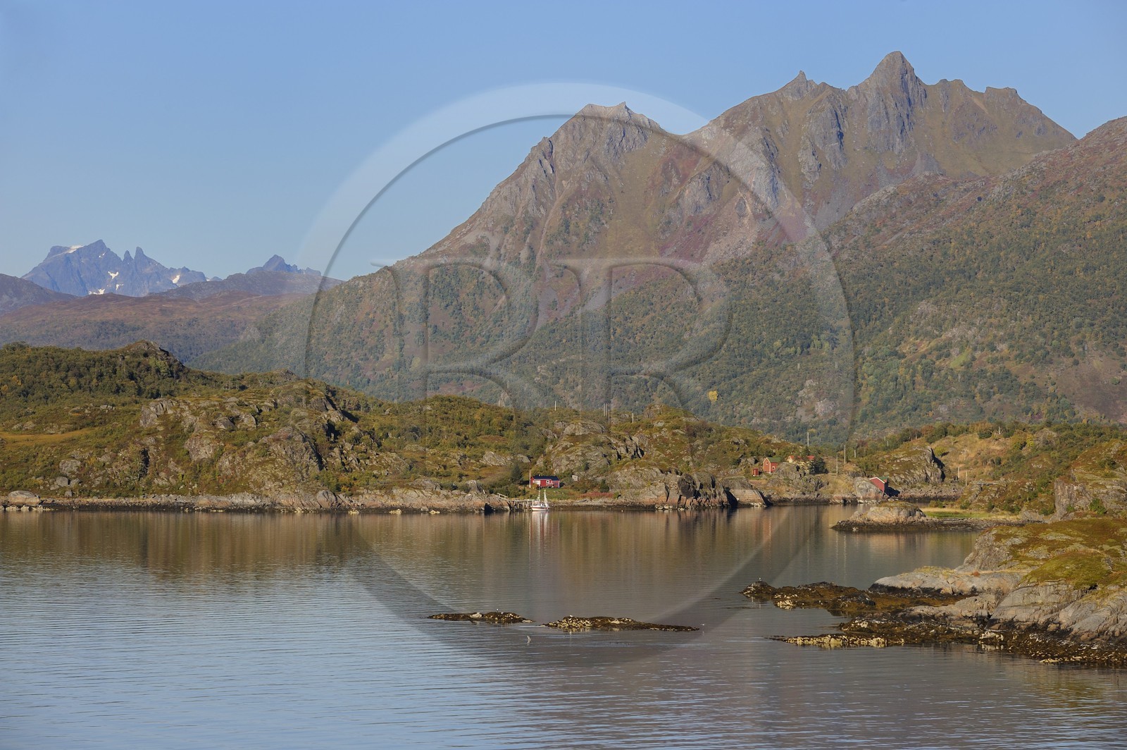 Norvège, Nordland, Iles Lofoten, le Raftsundet, détroit qui sépare Austvagoy de l'île d'Hinnoya