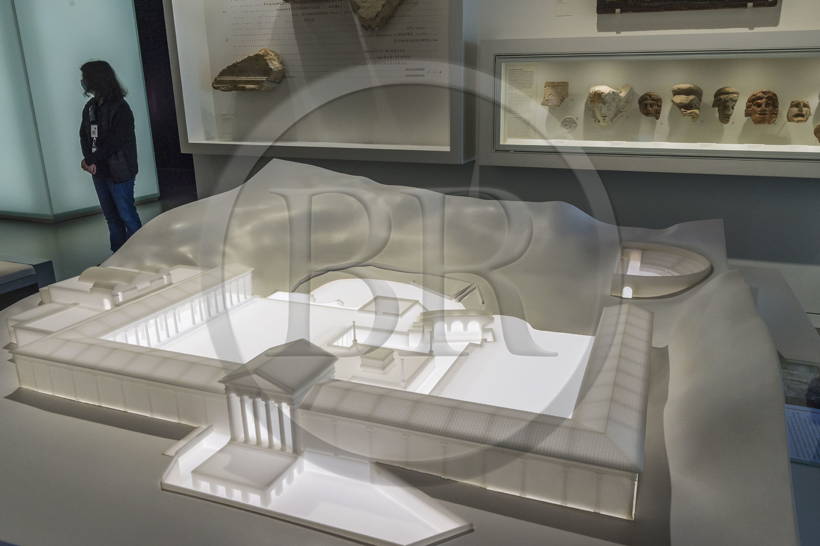 France, Gard (30), Nîmes, Musée de la Romanité de l'architecte Elizabeth de Portzamparc, reconstitution de l'Augusteum, sanctuaire de la Fontaine