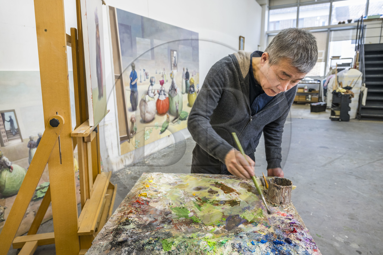 France, l'artiste peintre de Xiao Fan Ru dans son atelier aux Lilas près de Paris