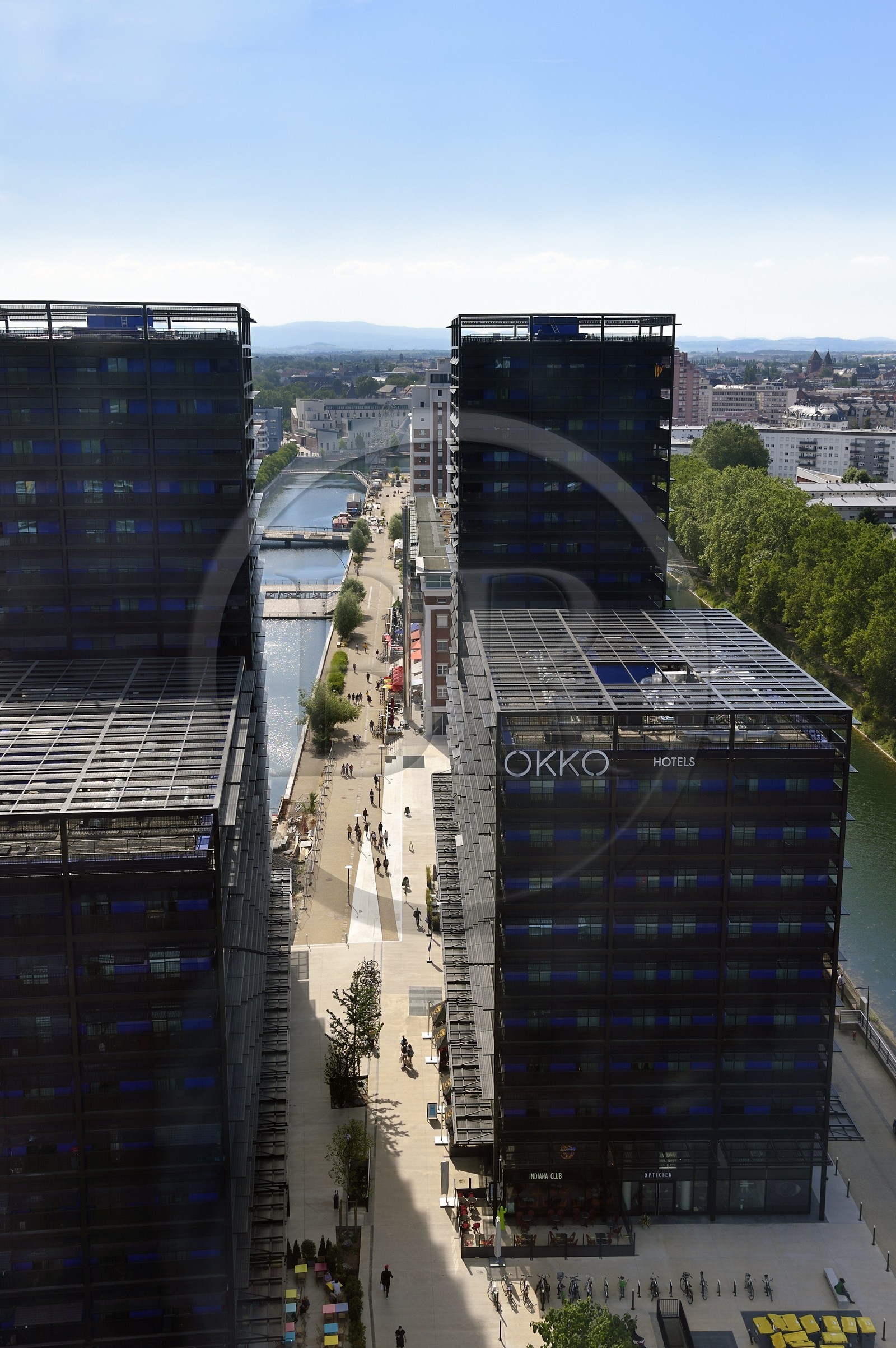 France, Bas Rhin, Strasbourg, development of port du Rhin (Rhine's harbour) and conversion of breakwater of Bassin d'Austerlitz, presqu'ile Malraux (Malraux peninsula), buildings the Black Swans by architect Anne Demians
