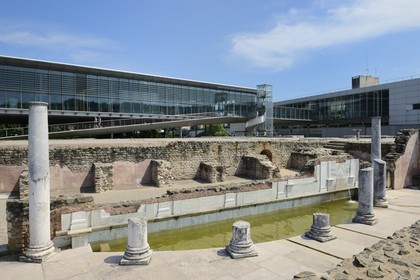 France, Rhône (69), Saint-Romain-en-Gal, le site archéologique du musée gallo-romain de Saint-Romain-en-Gal, latrines des thermes des Lutteurs