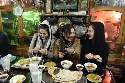 Iran, Isfahan Province, Isfahan, Chai Khaneh Azadegan Tea House and restaurant, young iranian women student in medical engineering whose name are, from left to right, Pita, Nadia and Niloufar (no model release)
