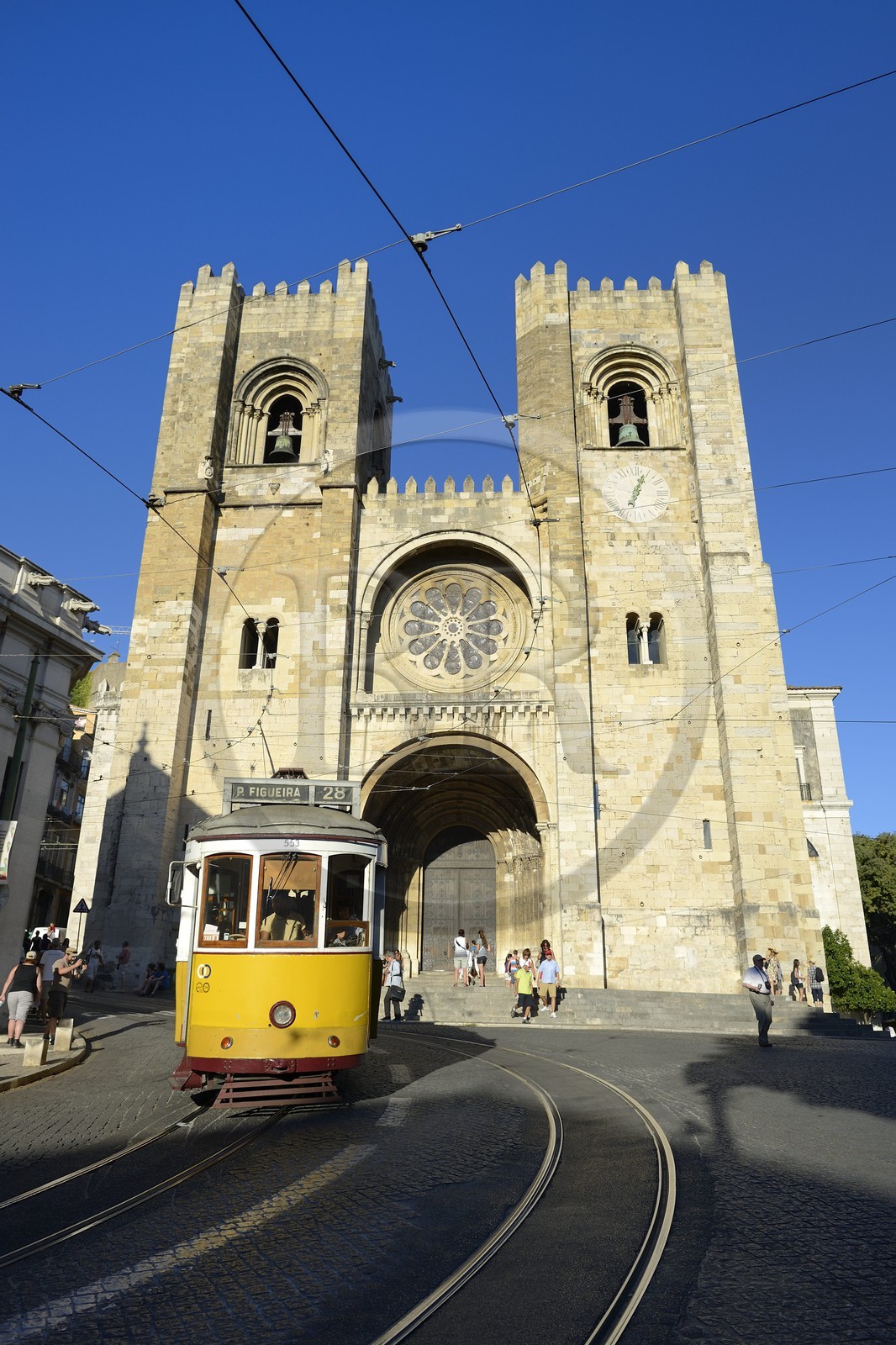 Portugal, Lisbon, Alfama district, tramway along the Largo da Se and Se Patriarcal Cathedral in the background