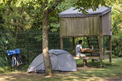 France, Maine-et-Loire, Loire valley listed as World Heritage by UNESCO, Saumur, Flower Camping l'Ile d'Offard, elevated tent, accommodation for cyclists