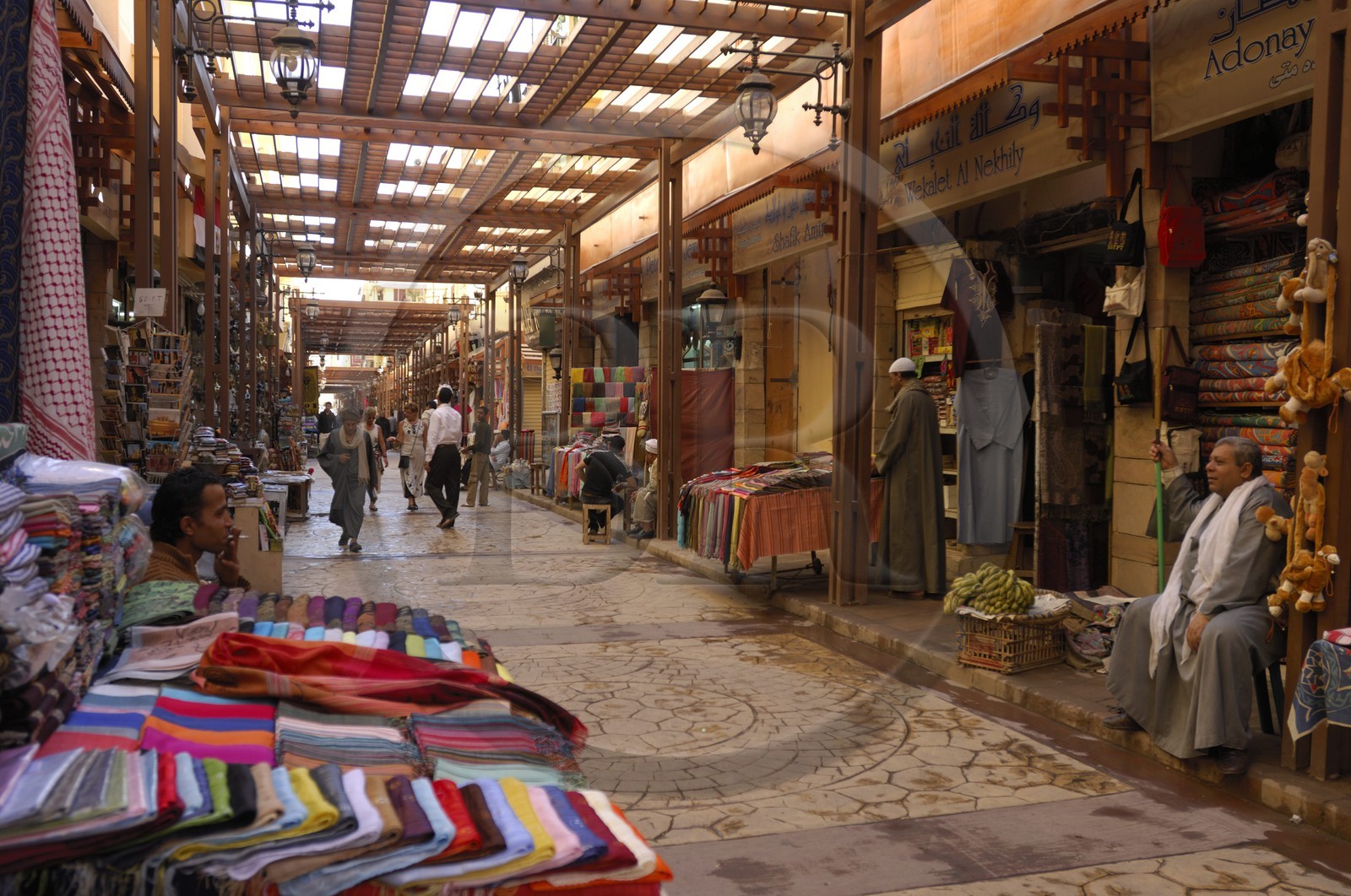 Egypte, Haute Egypte, vallée du Nil, Louxor, le nouveau souk