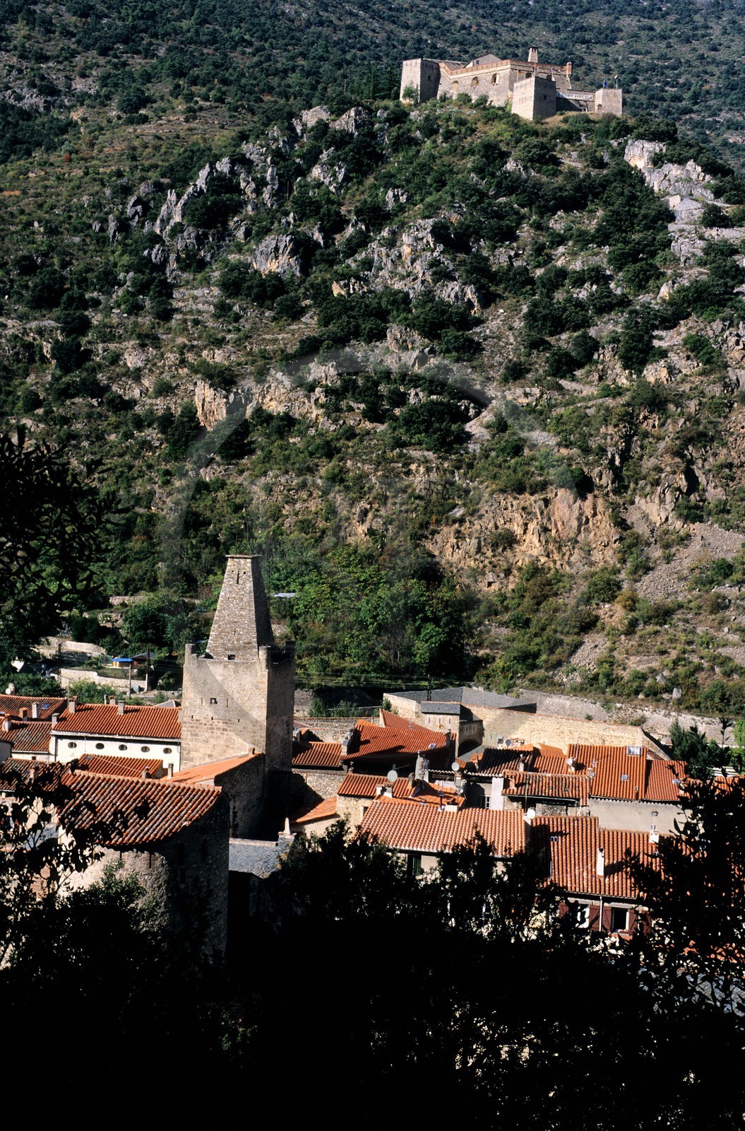 France, Pyrénées-Orientales (66), Villefranche-de-Conflent, labellisé Les Plus Beaux Villages de France, dominé par le fort Liberia conçu par Vauban