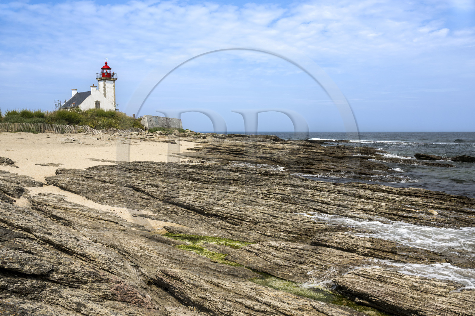 France, Morbihan (56), Ile de Groix, Locmaria, réserve naturelle géologique François Le Bail, le phare de la Pointe des Chats