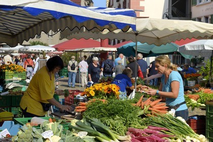 Allemagne, Bade-Wurtemberg, Fribourg en Brisgau, jour de marché sur la Munsterplatz
