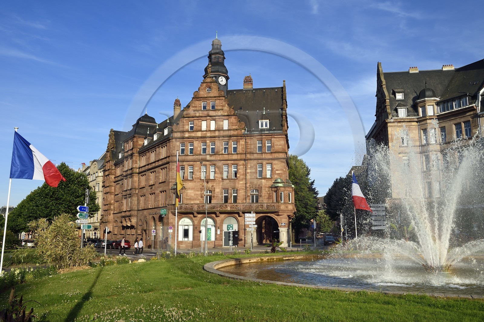 France, Moselle (57), Metz, quartier impérial, place Raymond Mondon, au centre la Maison de la fédération des corporations destiné à la promotion des Arts et Métiers (Gewerbehaus)