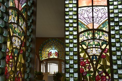 France, Meurthe-et-Moselle (54), Nancy, la maison Bergeret de style Art Nouveau, vitraux du jardin d’hiver d’hiver décoré d’une verrière de daturas en culs-de-bouteille