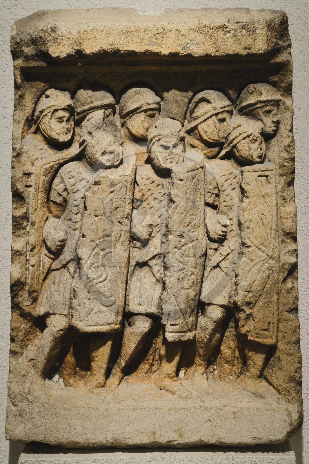France, Rhône (69), Lyon, site historique classé Patrimoine Mondial de l'UNESCO, colline de Fourvière, musée gallo-romain de Fourvière, légionnaires romains sur un bas-relief provenant du site de Glanum datant de 130 de notre ère