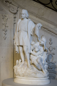France, Charente-Maritime (17), La Rochelle, Musée du Nouveau-Monde dans l'Hotel Fleuriau, statue de Christophe Colomb, reproduction en marbre (78 cm) d’un projet plus monumental du florentin Aristodemo Costoli pour la ville de Gêne en 1845