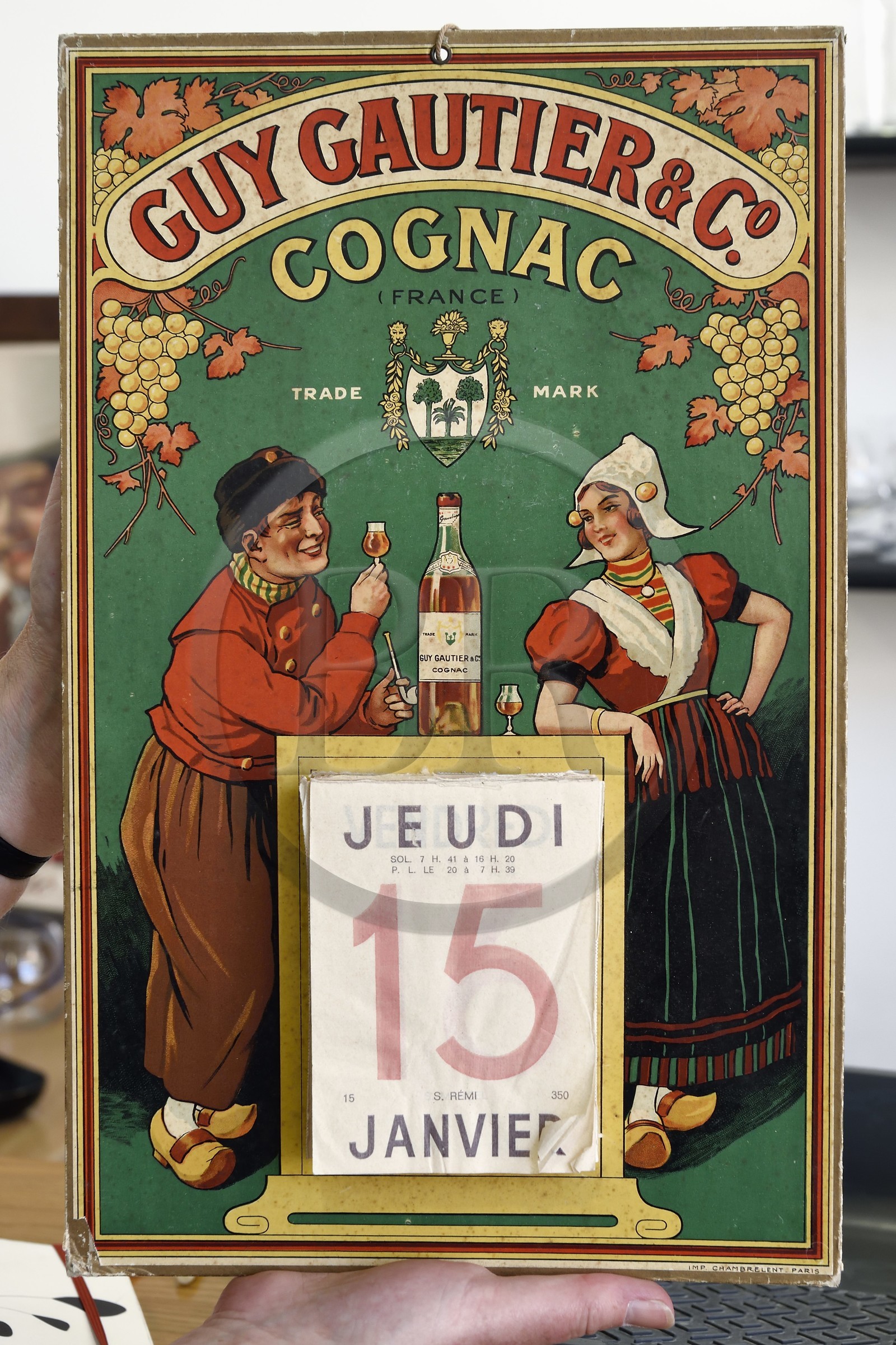 France, Charente (16), Cognac, Musée des Arts de Cognac, calendrier publicitaire d'une marque de cognac