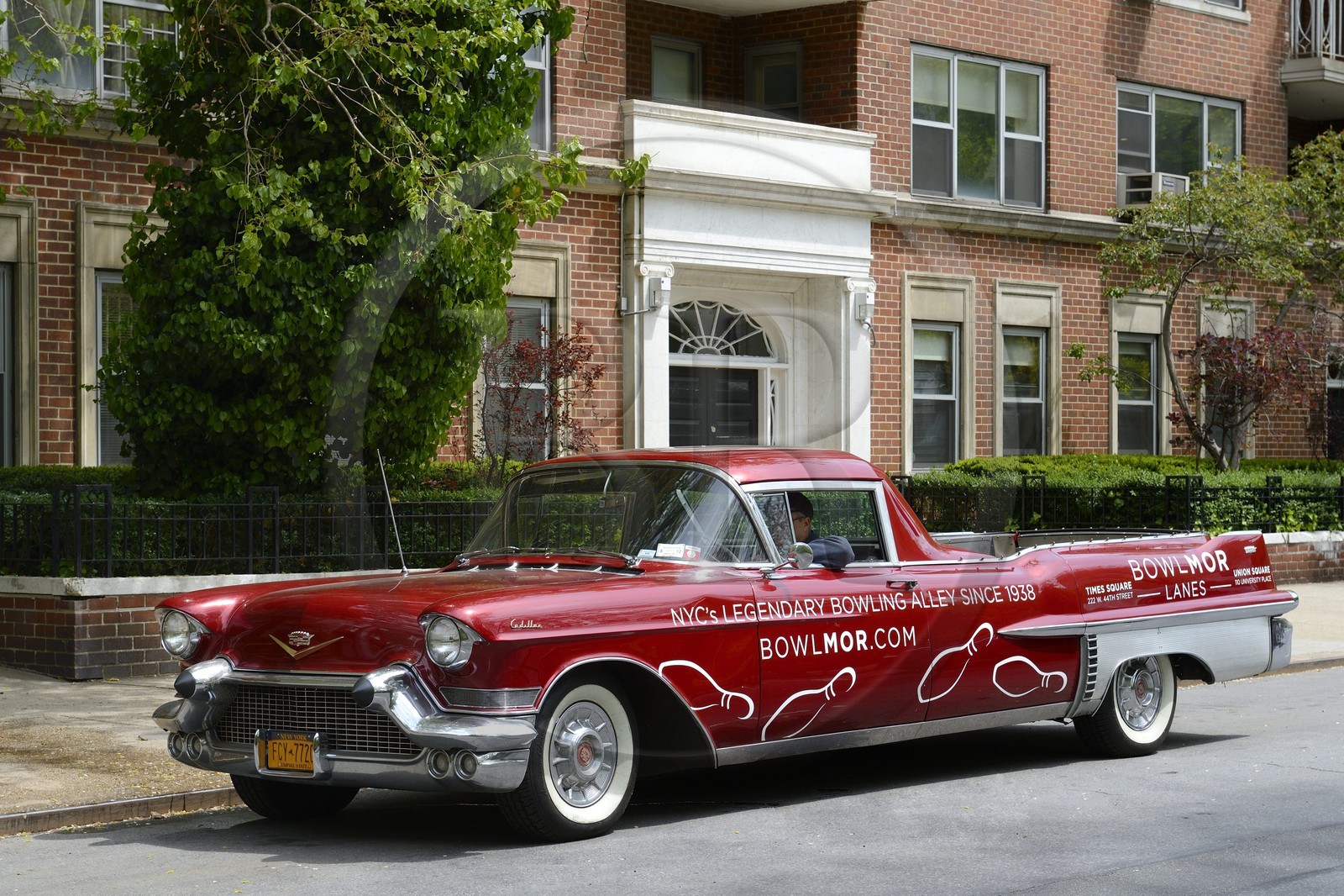 Etats-Unis, New York, Manhattan, Greenwich village, Cadillac de collection sur Washington Square
