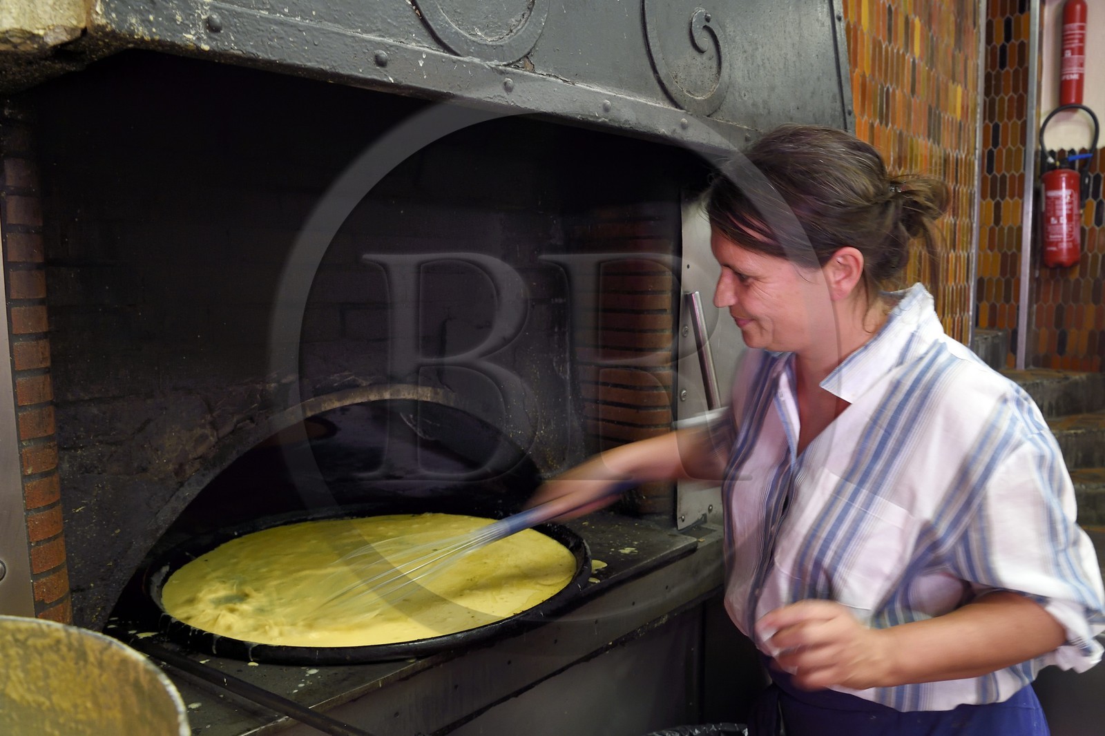France, Alpes-Maritimes (06), Nice, quartier du Vieux-Nice, Restaurant René Socca, institution de la vieille ville proposant de la socca, fine galette de la région, la gérante Veronique Pentolini