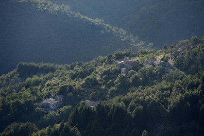 France, Ardèche (07), Sanilhac, petit hameau au pied de la Tour de Brison