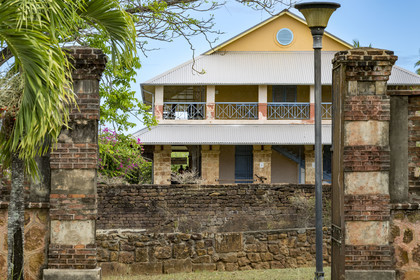 France, Guyane, Kourou, Iles du Salut, Ile Royale, l'actuelle Auberge des Iles logées dans un ancien batiment administratif du plateau militaire