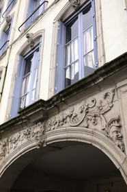 France, Vosges (88), Epinal, la place des Vosges, maison à arcades